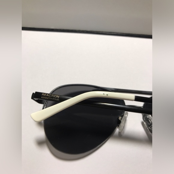 REACTION KENNETH COLE BLACK AVIATOR SUNGLASSES - Picture 7 of 16